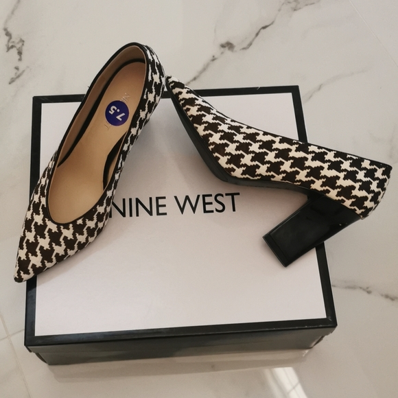 Nine West pumps - Picture 1 of 3